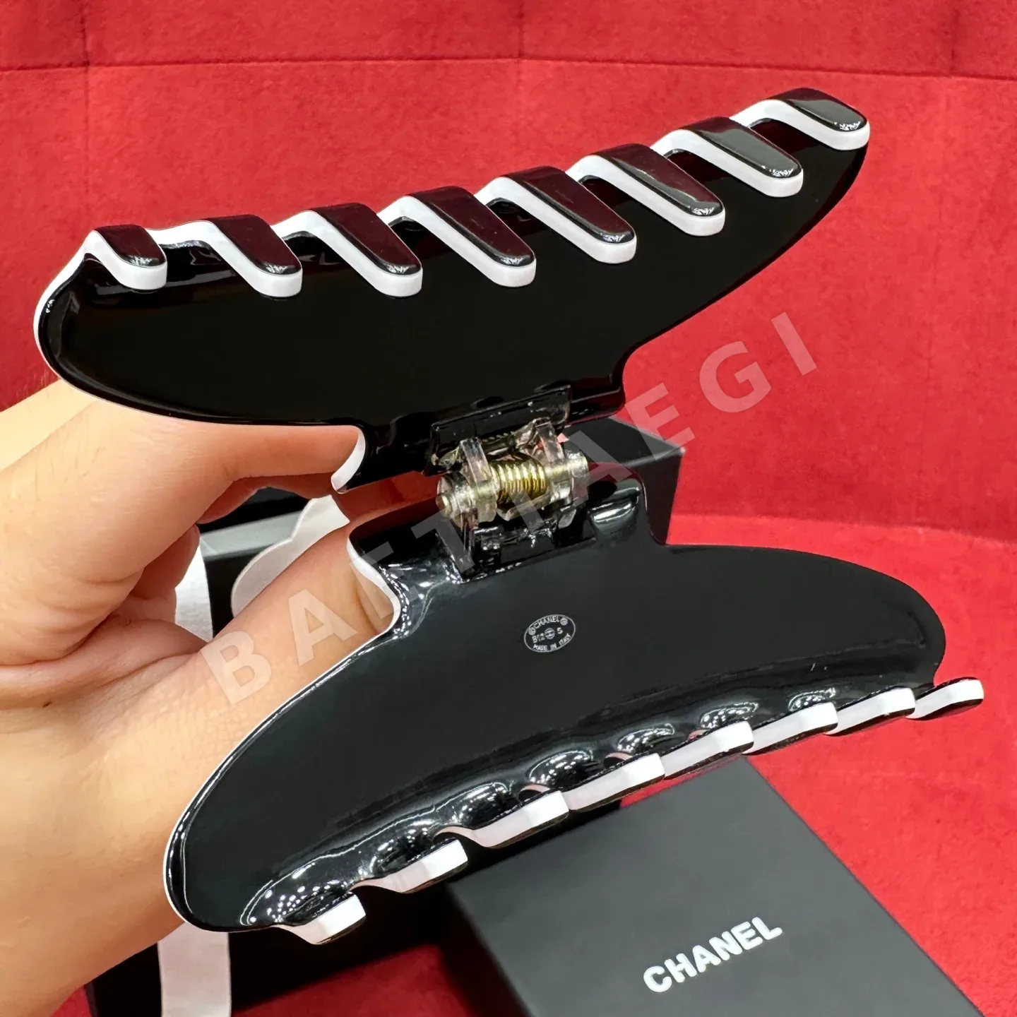 샤넬 스퀘어 더블 C 웨이브 헤어클립 상세 이미지 4