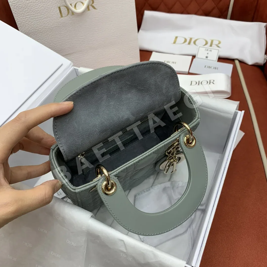 디올 레이디 클래식 미니 램스킨 가방 상세 이미지 7