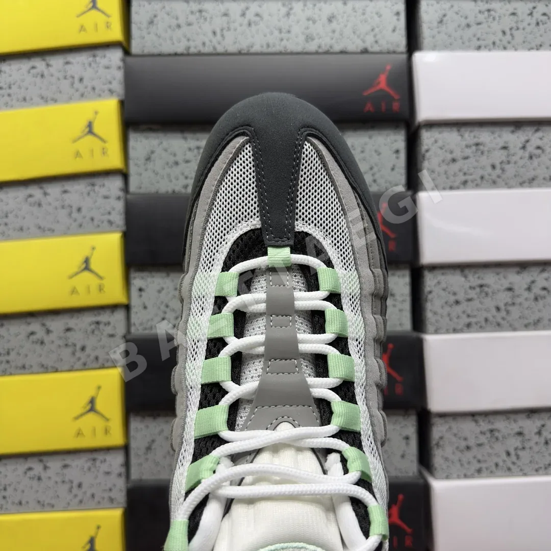 나이키 [KZ2.0] 에어 맥스 95 OG HJ5996-005 201781 Nike Air Max 95 OG Big Bubble Fresh 상세 이미지 3