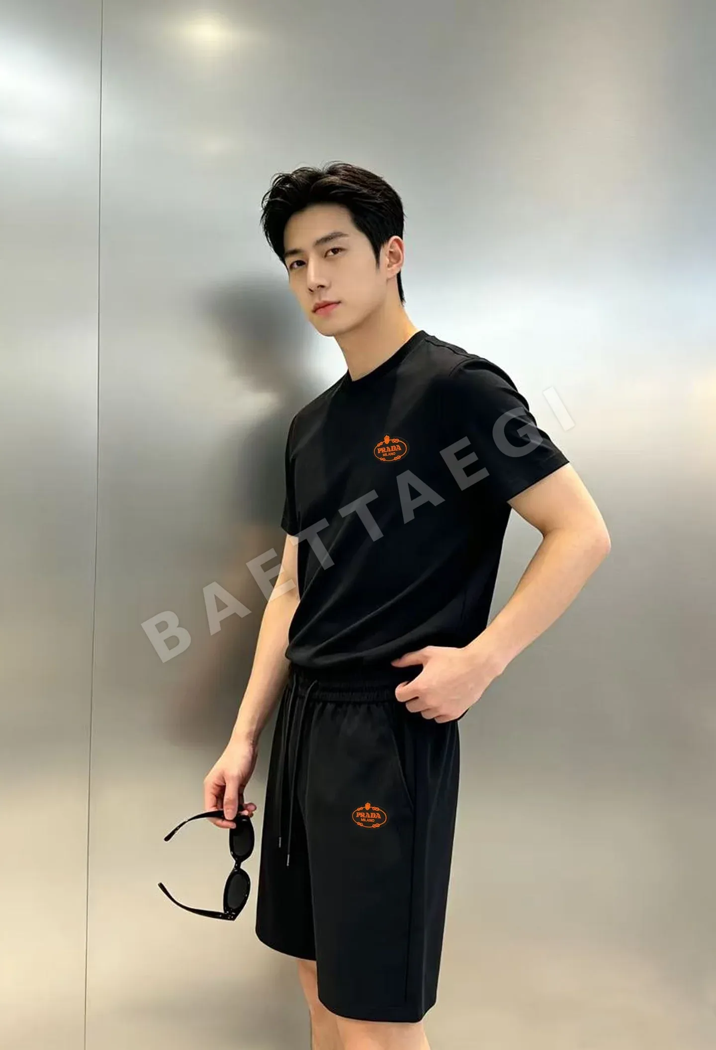 프라다 남성 반팔 티셔츠 143259