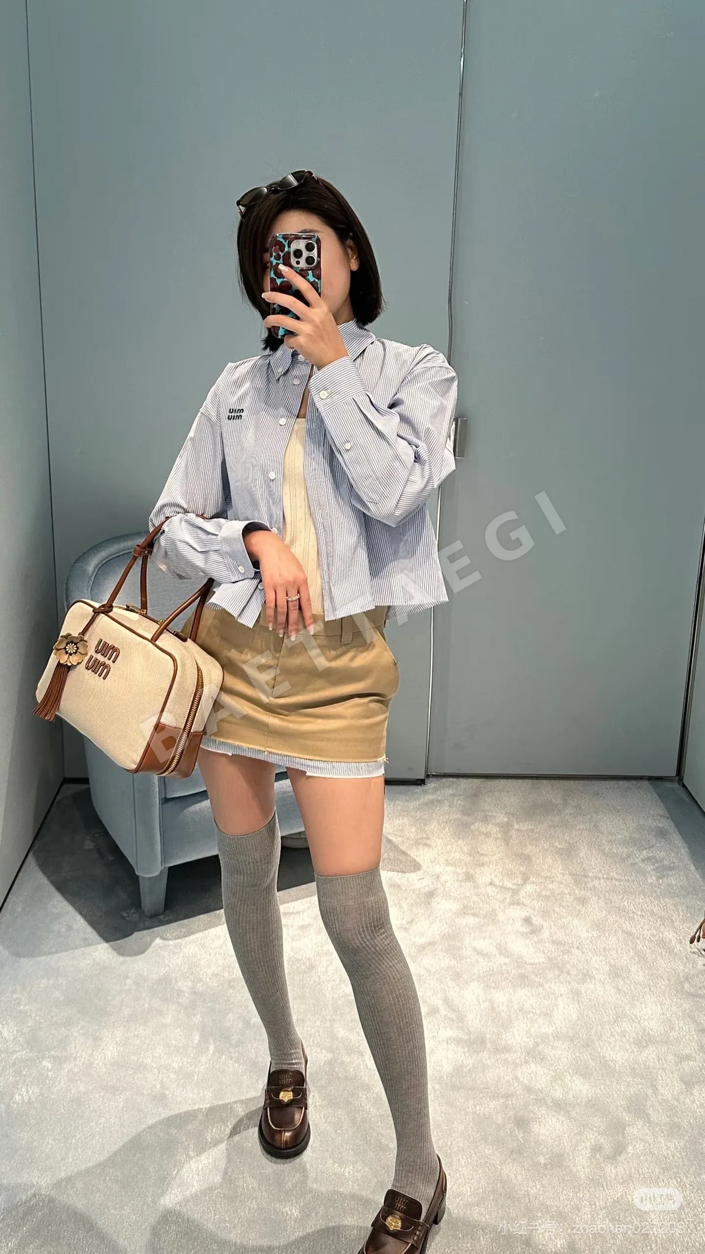 미우미우 스트라이프 크롭트 셔츠 상세 이미지 4