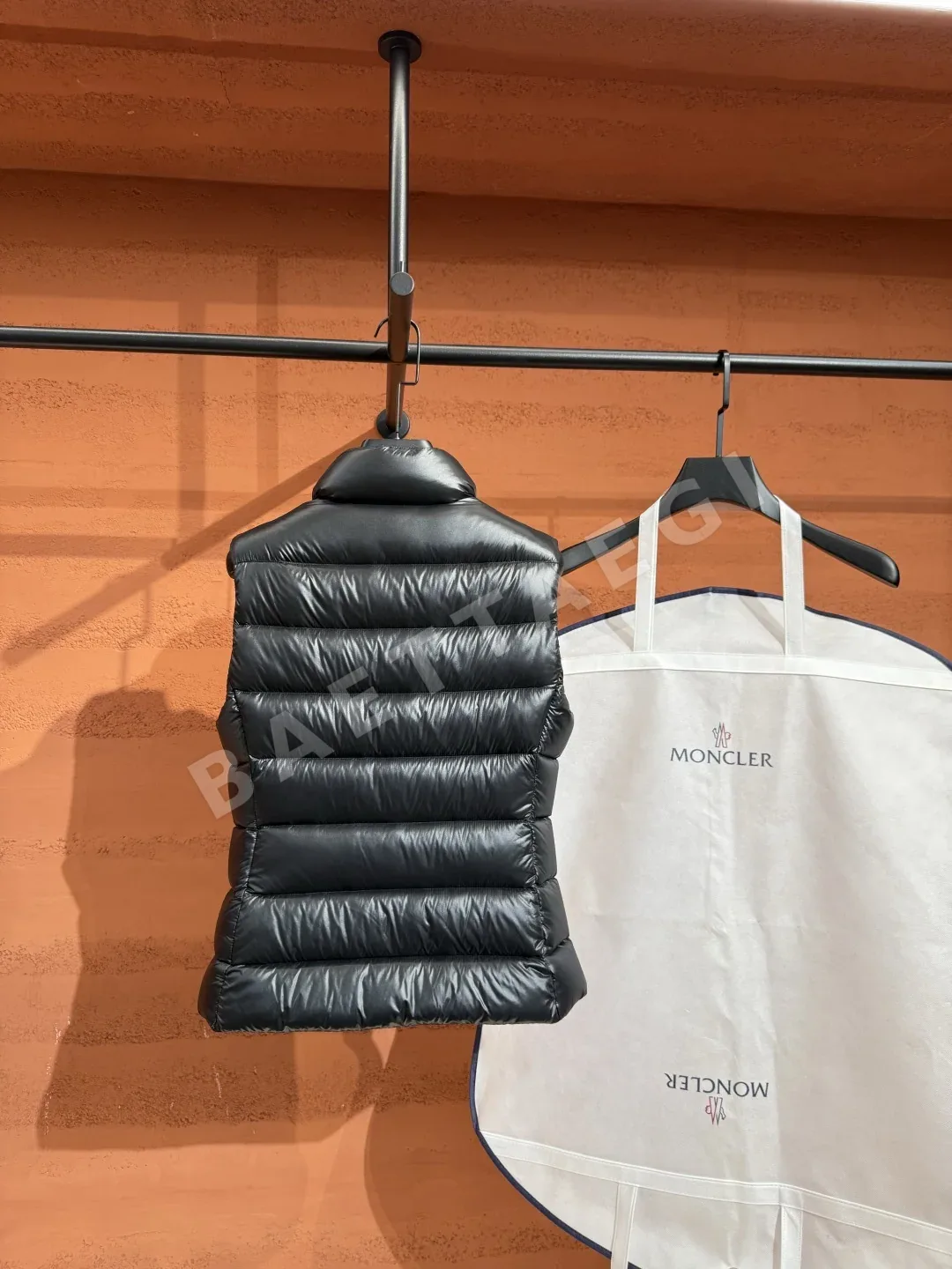 몽클레르 여성 화이트 덕다운 조끼 상세 이미지 8