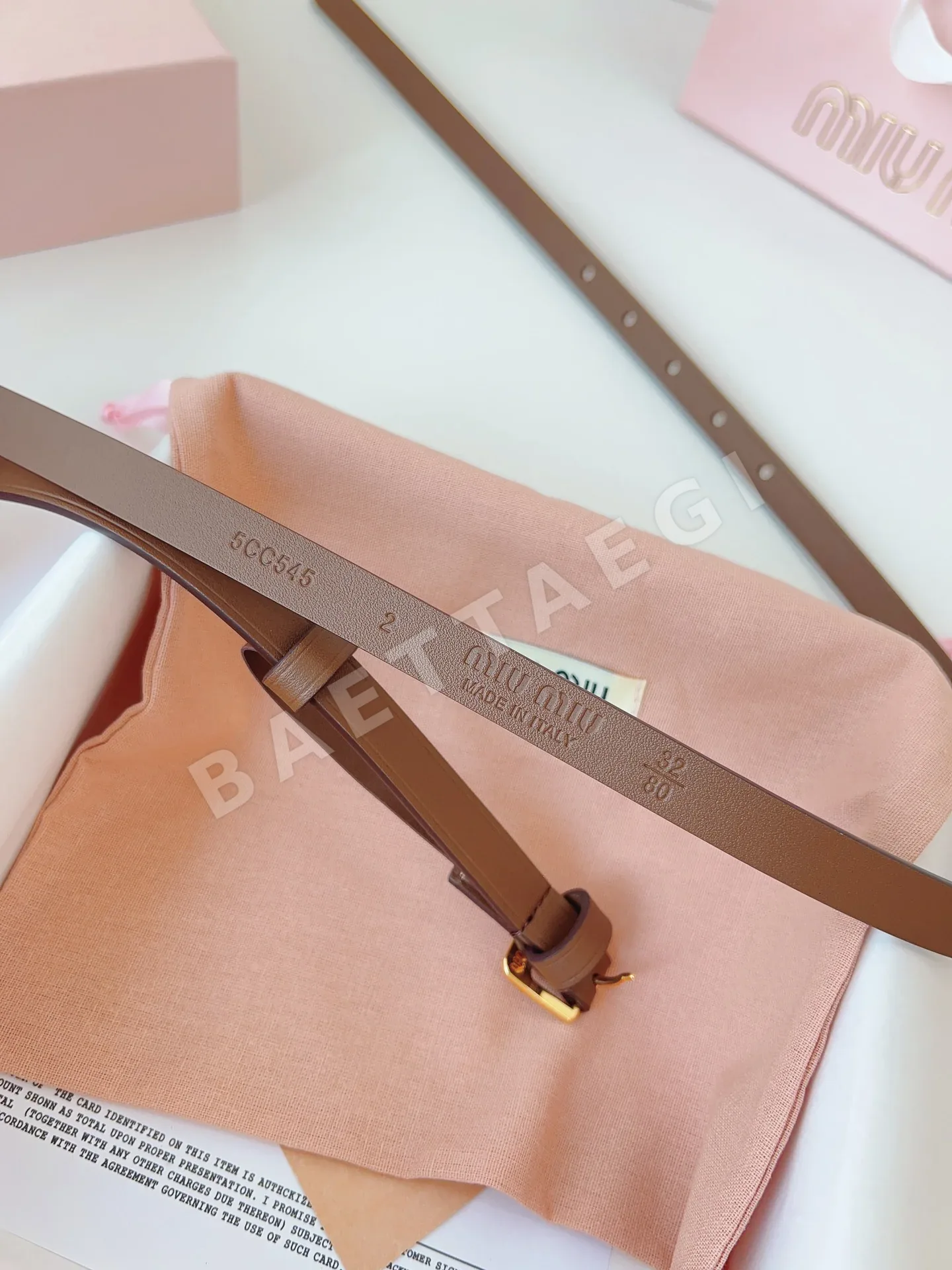 미우미우 카프스킨 투각 로고 스퀘어 버클 벨트 상세 이미지 8