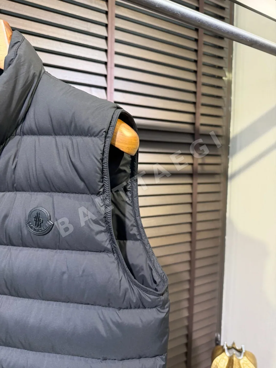 몽클레르 트레옴판 다운 베스트 블랙 조끼 상세 이미지 5