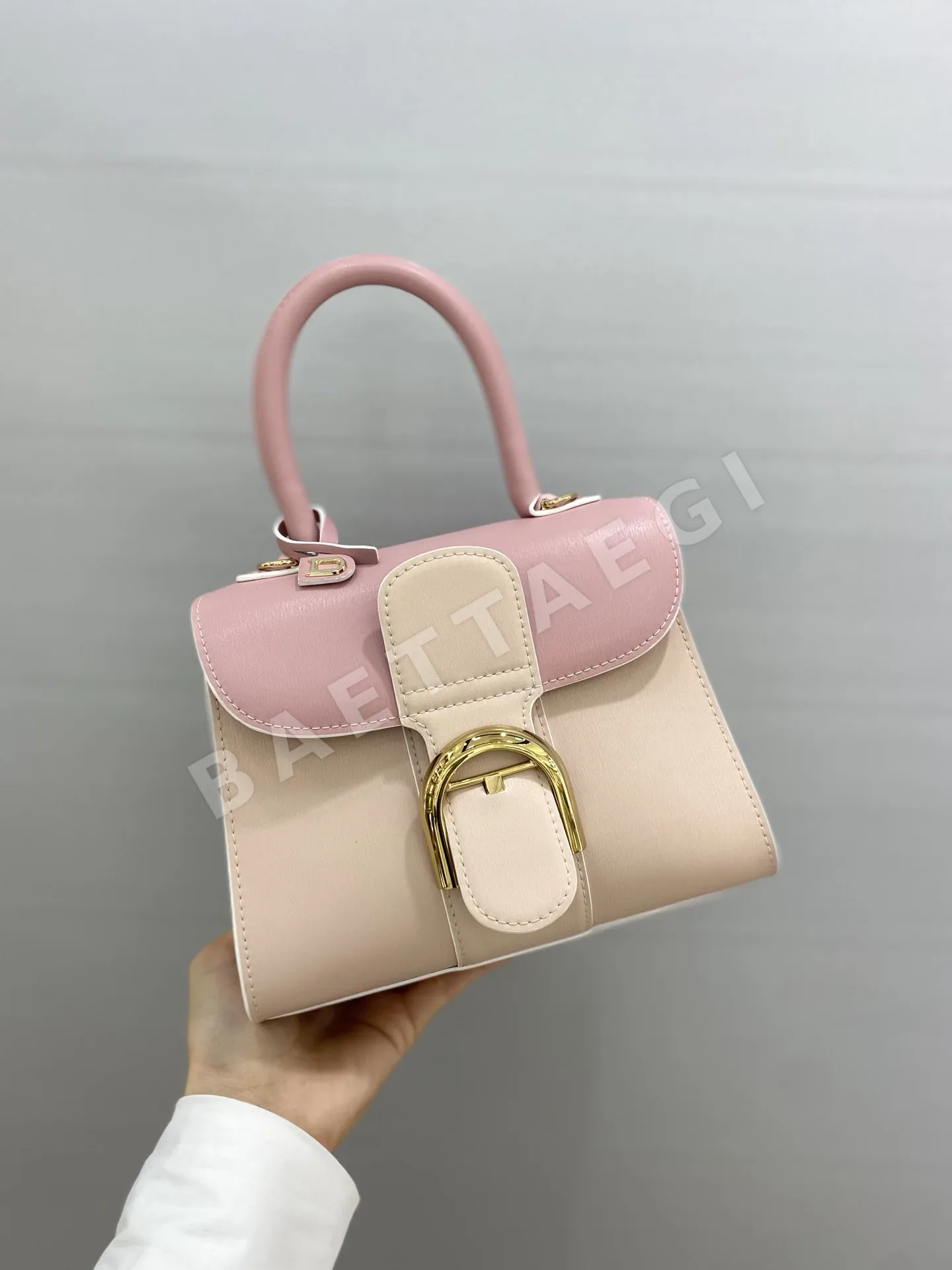 델보 더블 링 브릴리언트 박스 가죽 숄더백 상세 이미지 2