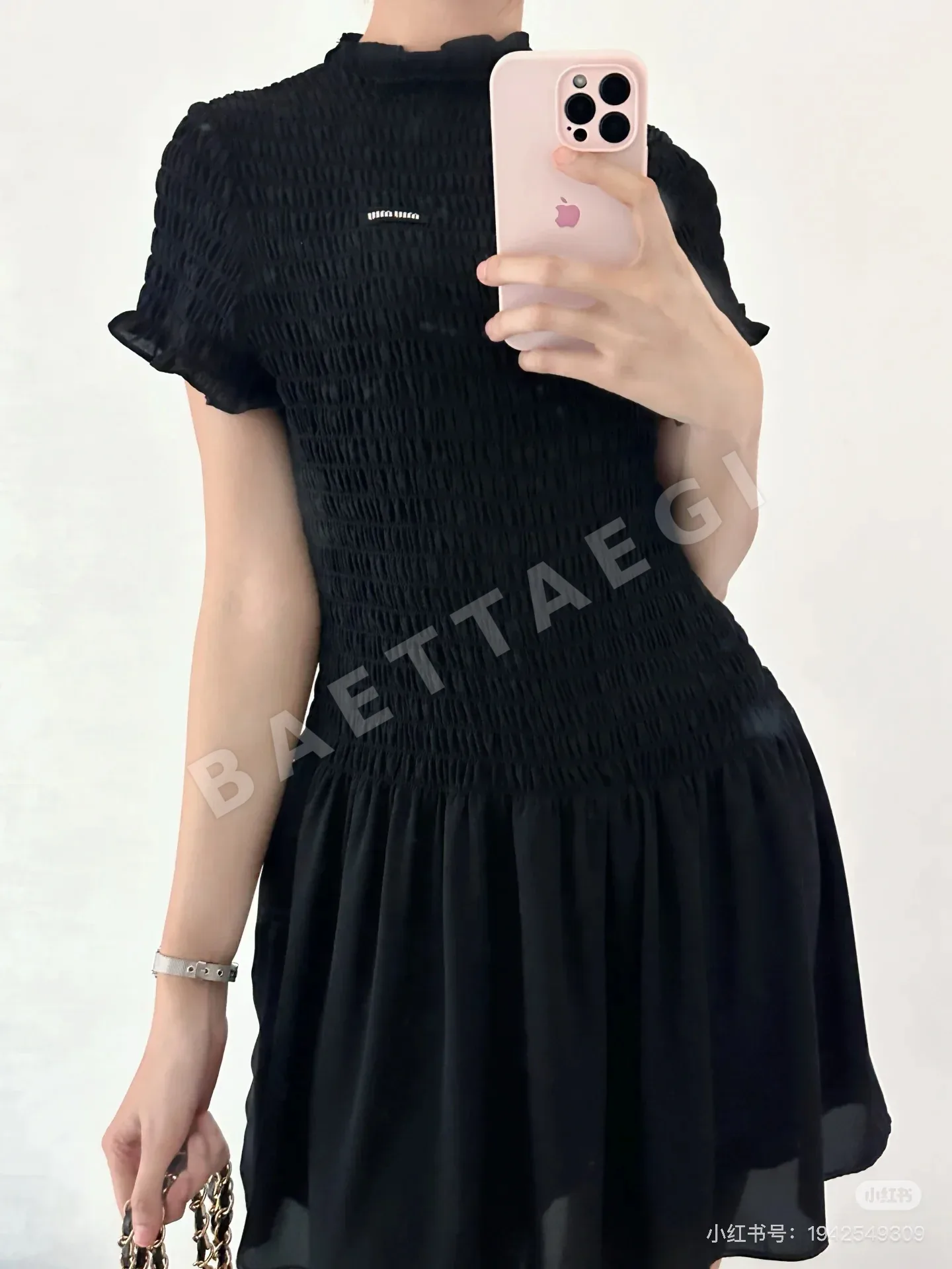 미우미우 블랙 주름 스탠드카라 반소매 실크 원피스 상세 이미지 2
