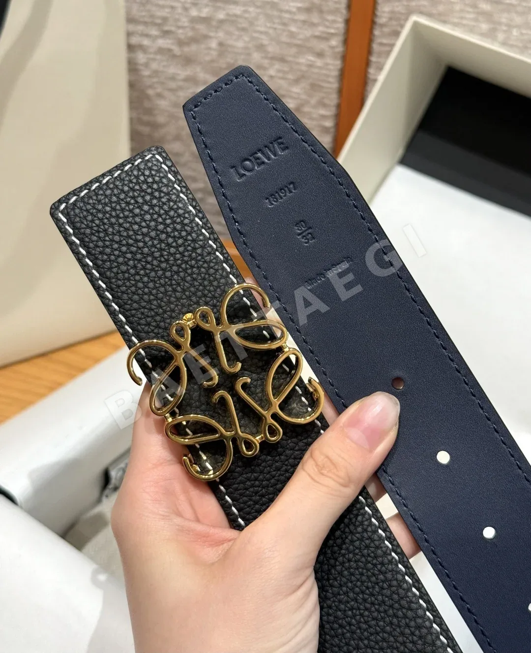 로에베 아나그램 양면 그레인 소가죽 벨트 상세 이미지 6