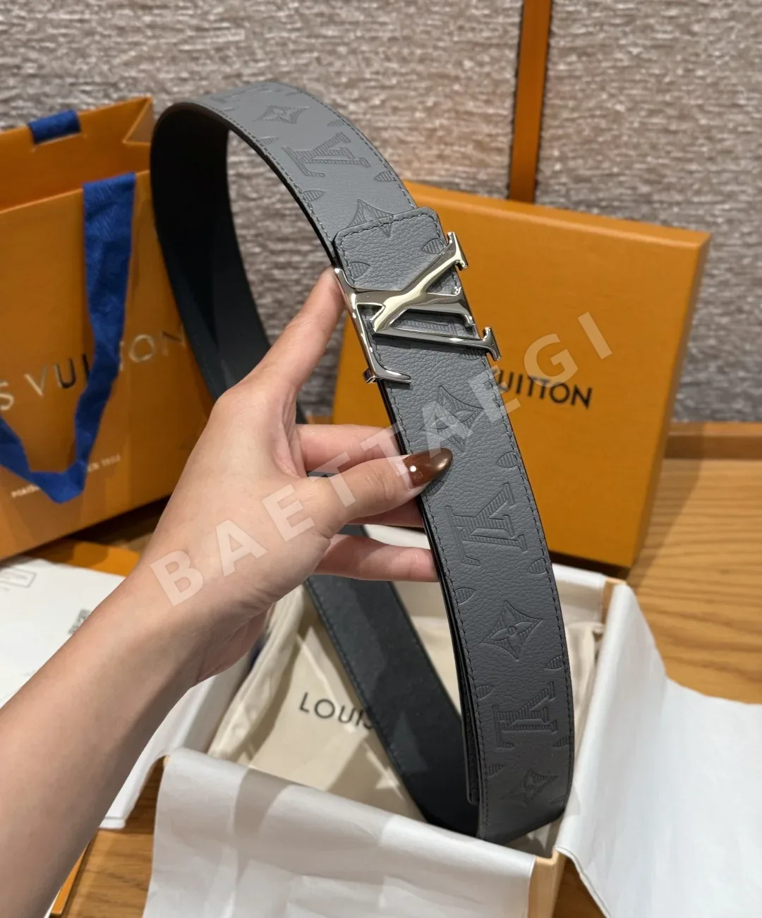 루이비통 이니셜 펄즈 양면 가죽 벨트 상세 이미지 4