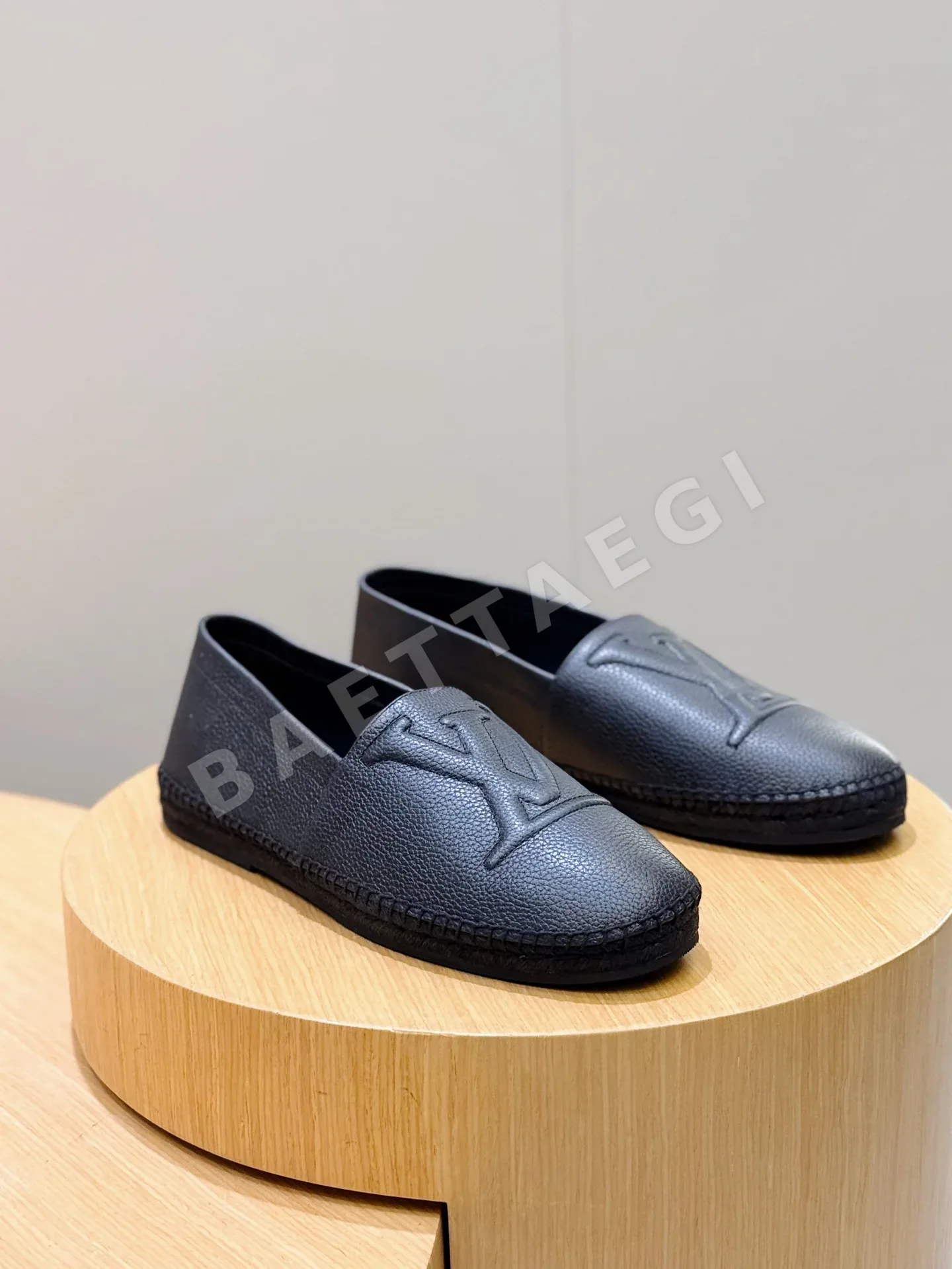 루이비통 로퍼 남성 가죽 미니멀 스타일 상세 이미지 3