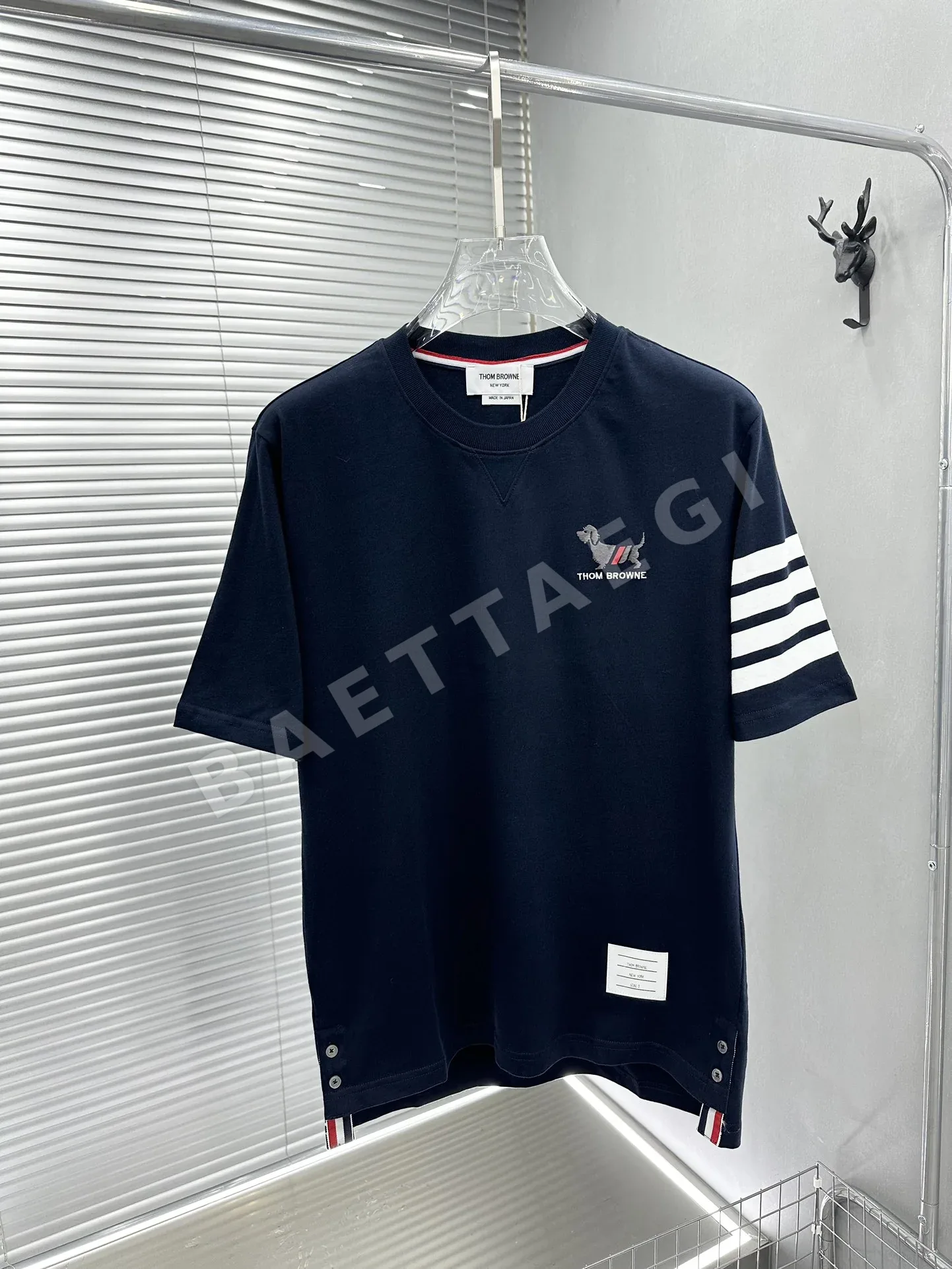 톰브라운 엠보스 강아지 크루넥 반팔 티셔츠 50338