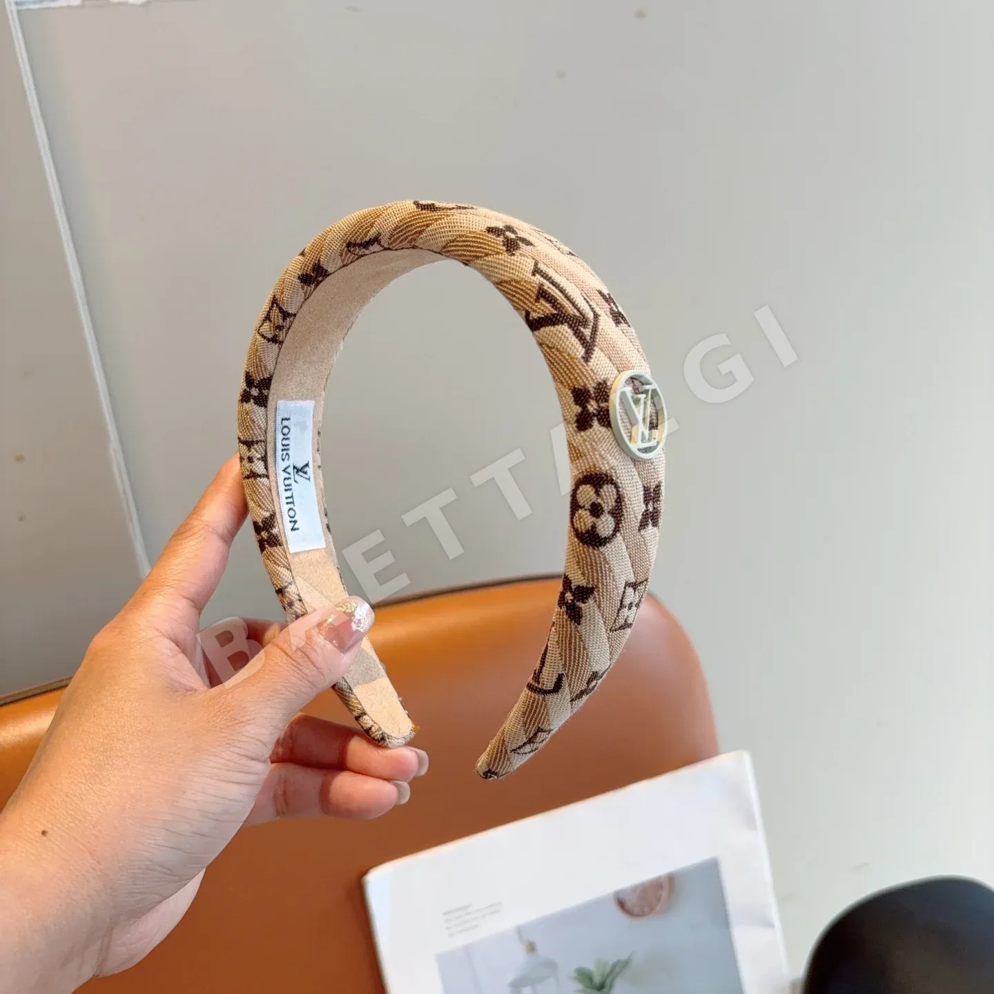 루이비통 챙 넓은 헤어밴드 상세 이미지 2