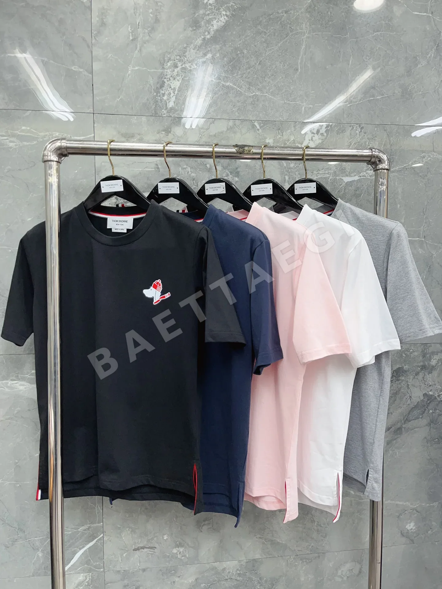 톰브라운 강아지 로고 코튼 반팔 티셔츠 상세 이미지 2