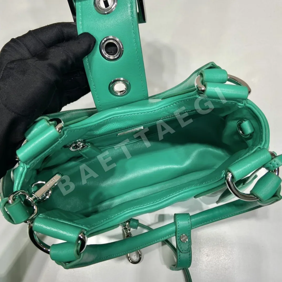 프라다 램스킨 레이스업 핸드백 1BA381 상세 이미지 8