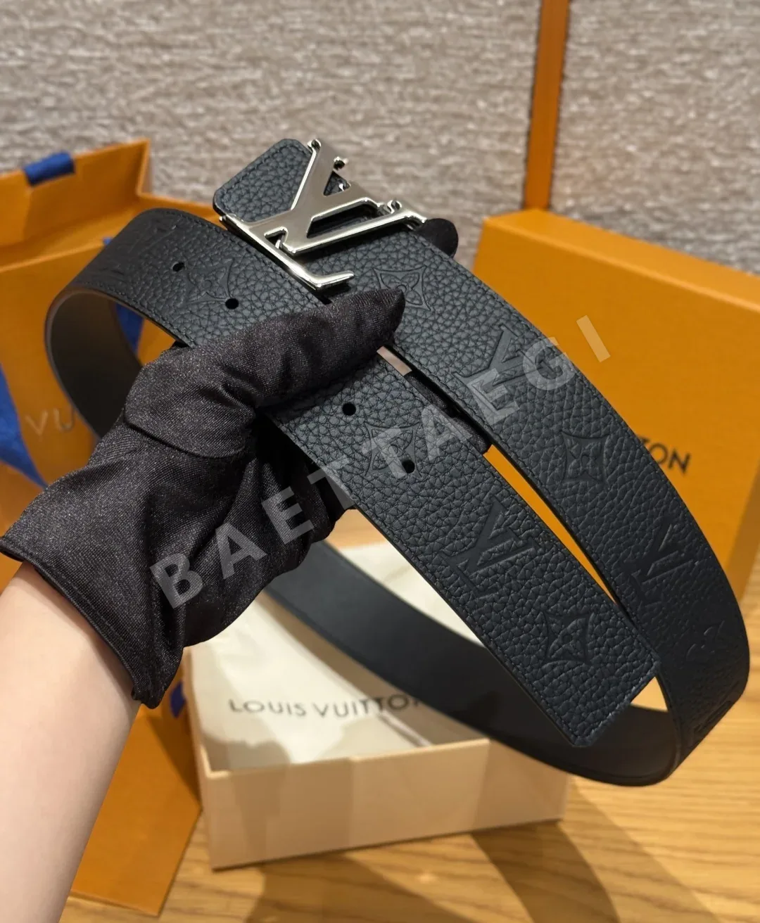 루이비통 이니셜 40mm 리버시블 소가죽 벨트 상세 이미지 8