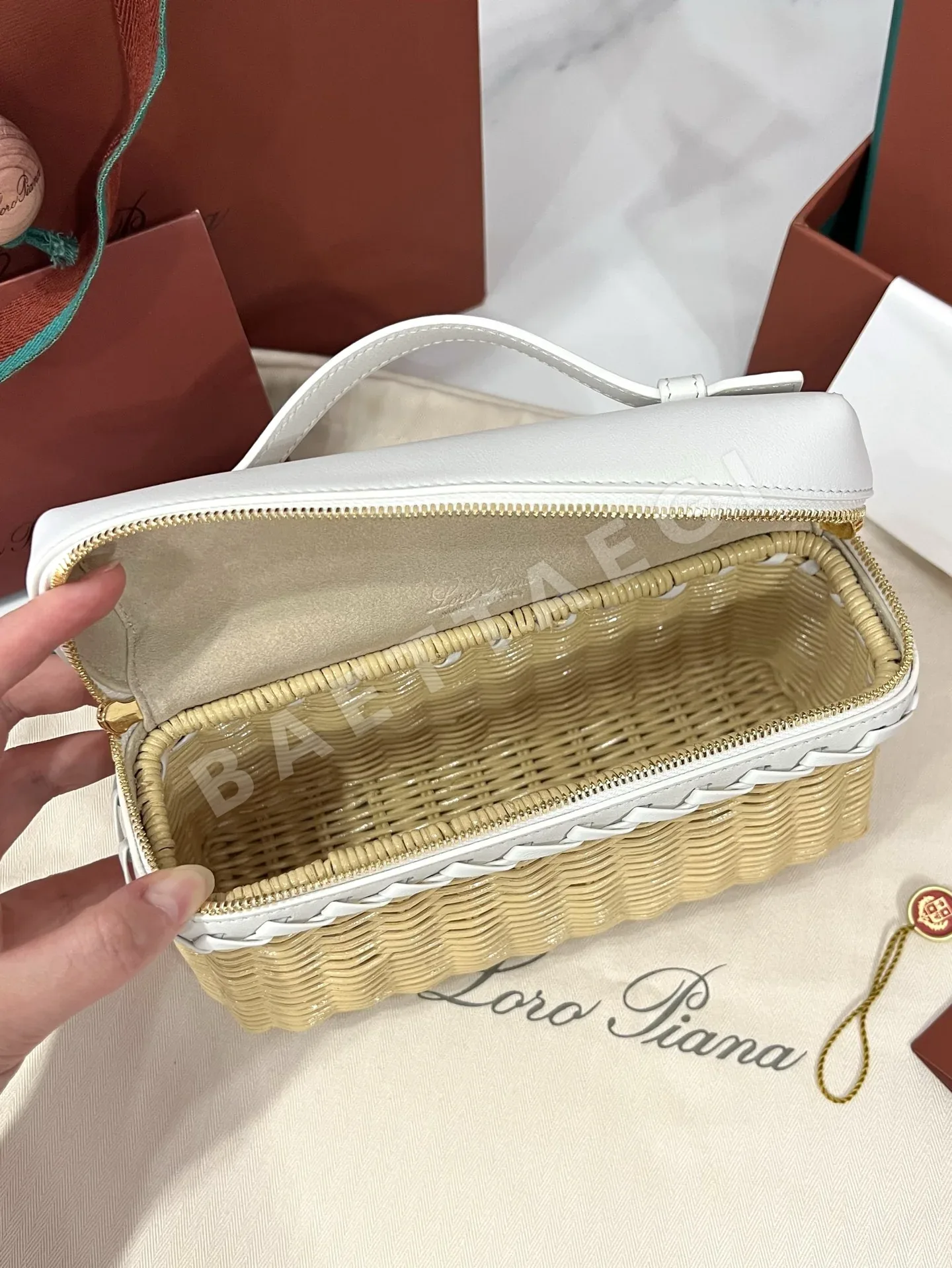 로로피아나 대나무 가죽 패치워크 컴팩트 가방 상세 이미지 6