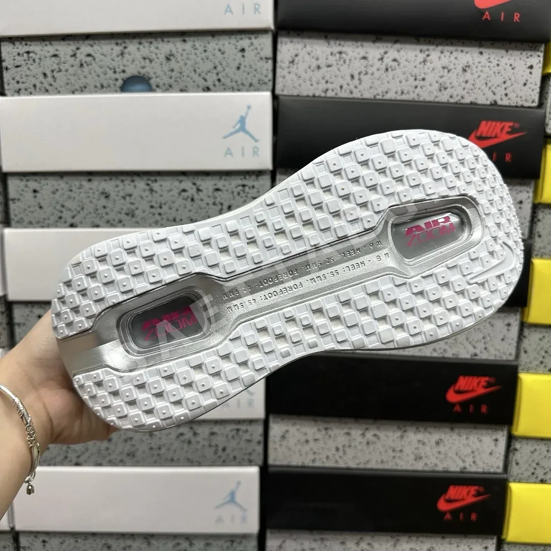 나이키 [5A] 보메로 프리미엄 QS IQ0028-001 201783 Nike Vomero Premium QS Fleur De-Lis 상세 이미지 4