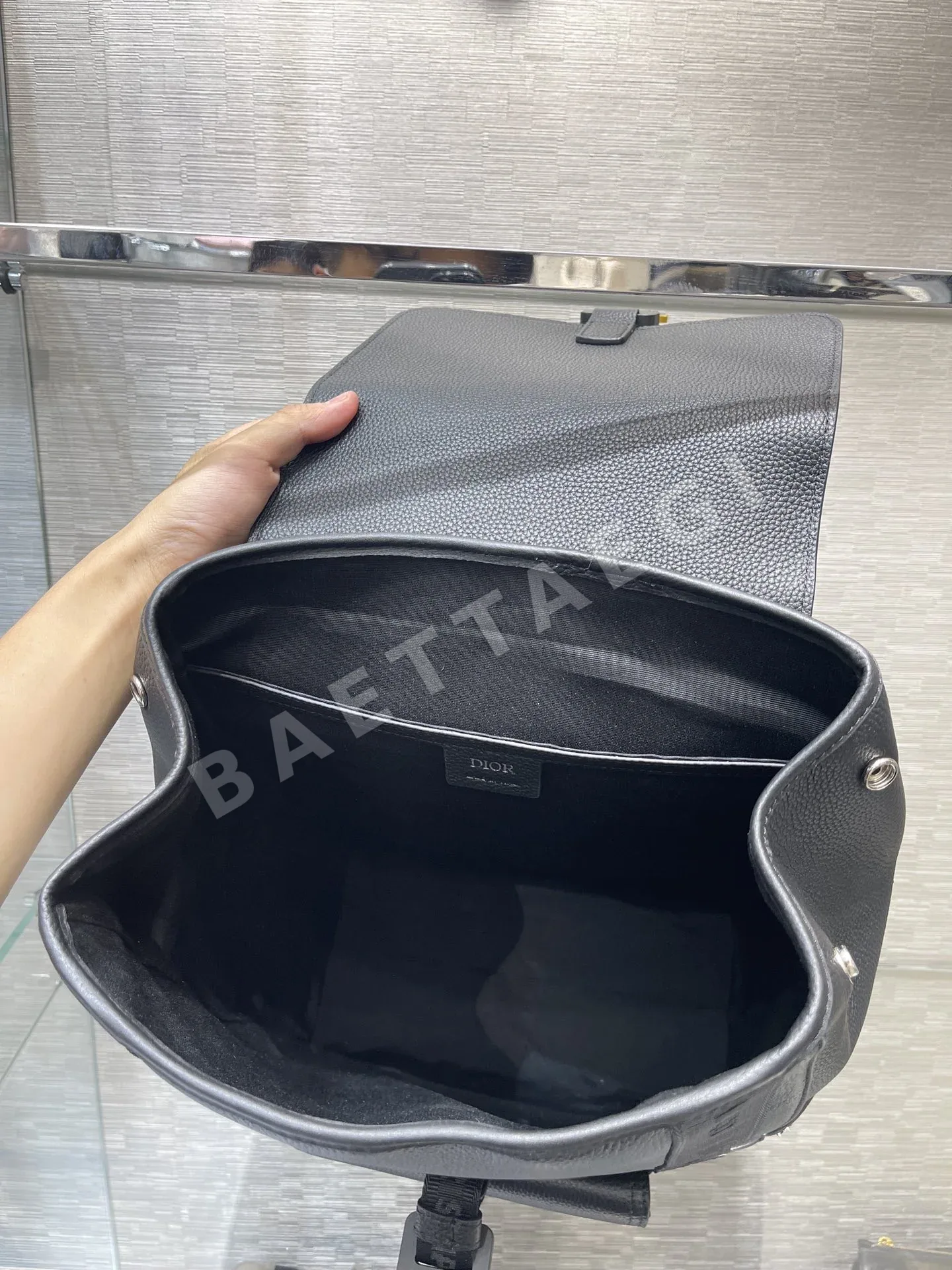 디올 새들 가죽 백팩 상세 이미지 8