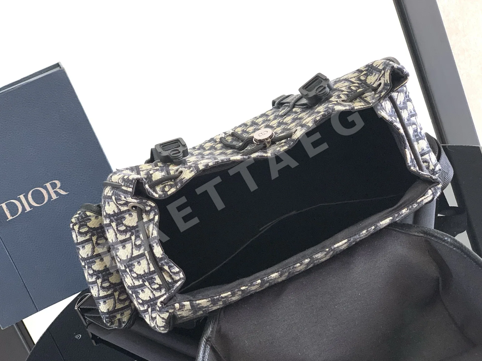 디올 히트 더 로드 백팩 상세 이미지 8
