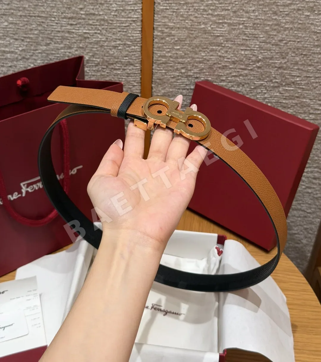 페레가모 JD280 필라 25mm 리버시블 간치니 여성 슬림 가죽 벨트 상세 이미지 3