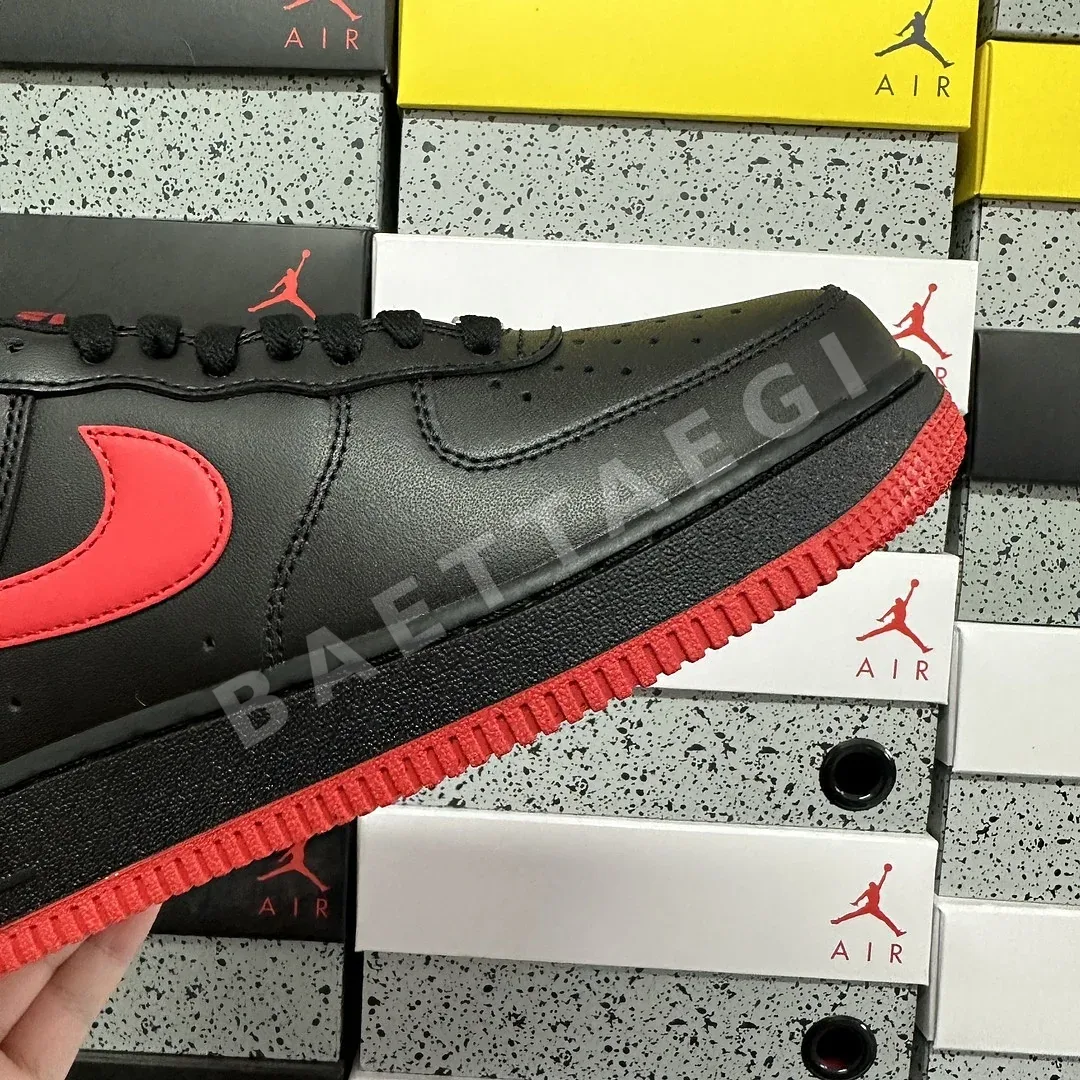 나이키 [G] 에어 포스 1 로우 블랙 레드 FJ4146-002 201765 Nike Air Force 1 Low '07 LV8 Vamps 상세 이미지 7