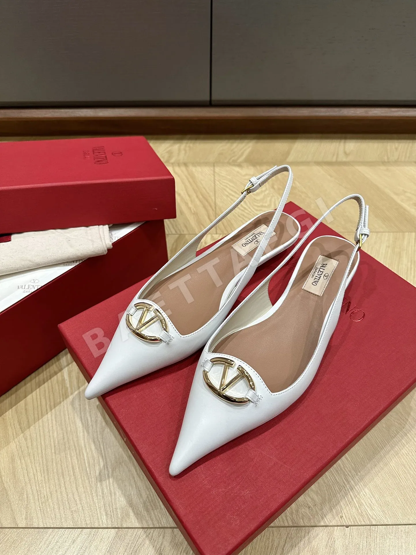 발렌티노 키튼 힐 오픈 백 샌들 24581