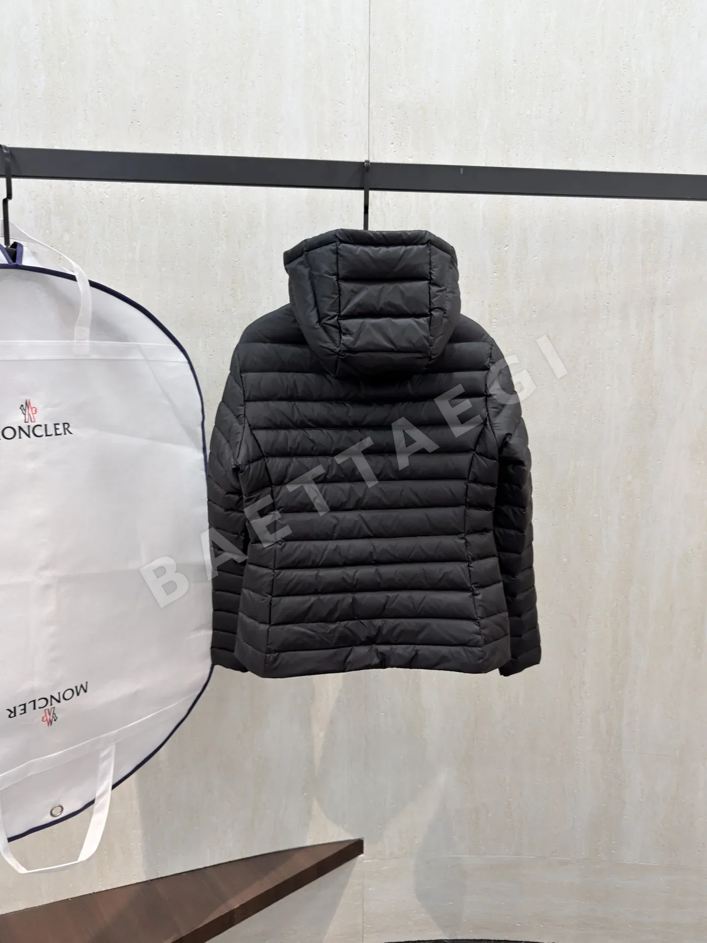 몽클레르 이겔 패딩 점퍼 상세 이미지 9