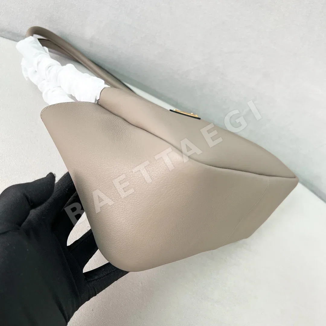 프라다 소프트그레인 호보 언더암 가방 1BA444 상세 이미지 7