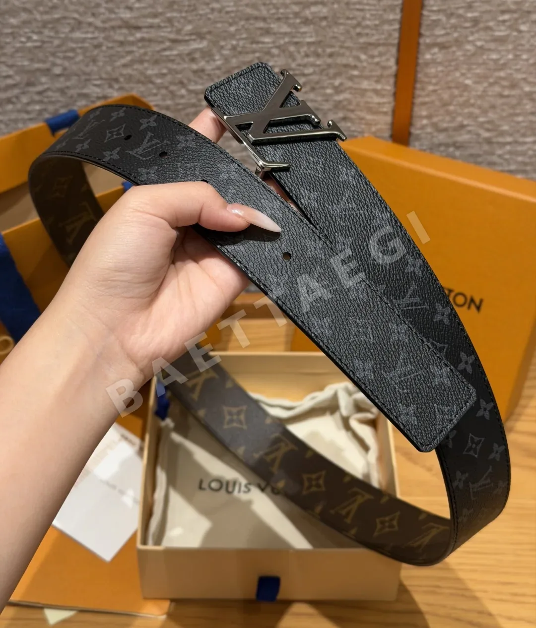 루이비통 이니셜 40mm 리버시블 벨트 상세 이미지 5