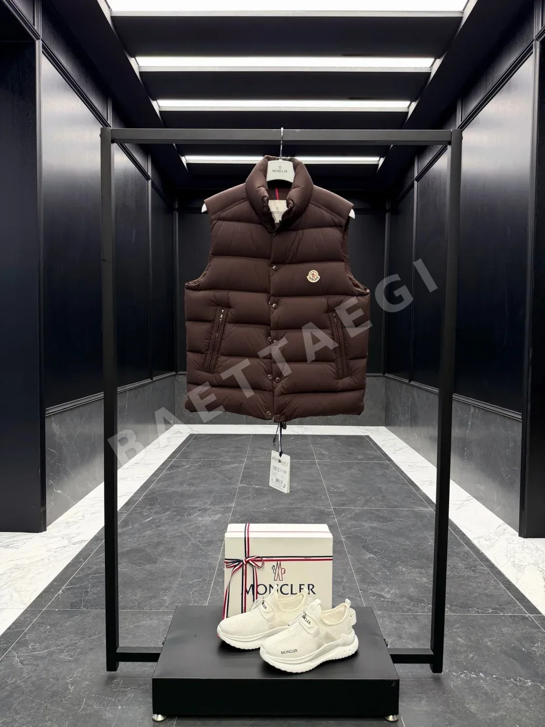 몽클레르 티쁩 남성 경량 다운 조끼 상세 이미지 3