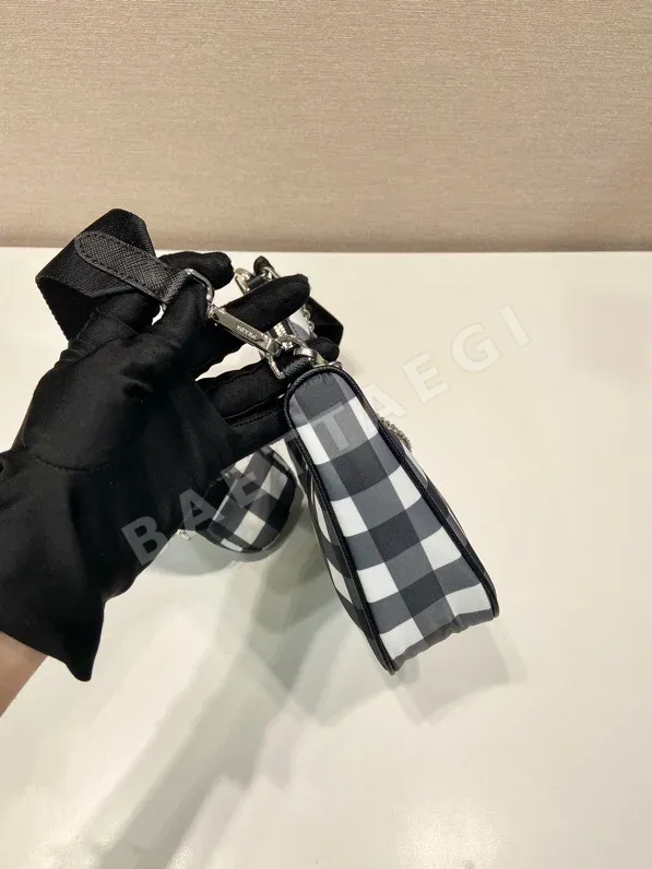 프라다 체크 패턴 3-in-1 핸드백 1BH204 상세 이미지 4