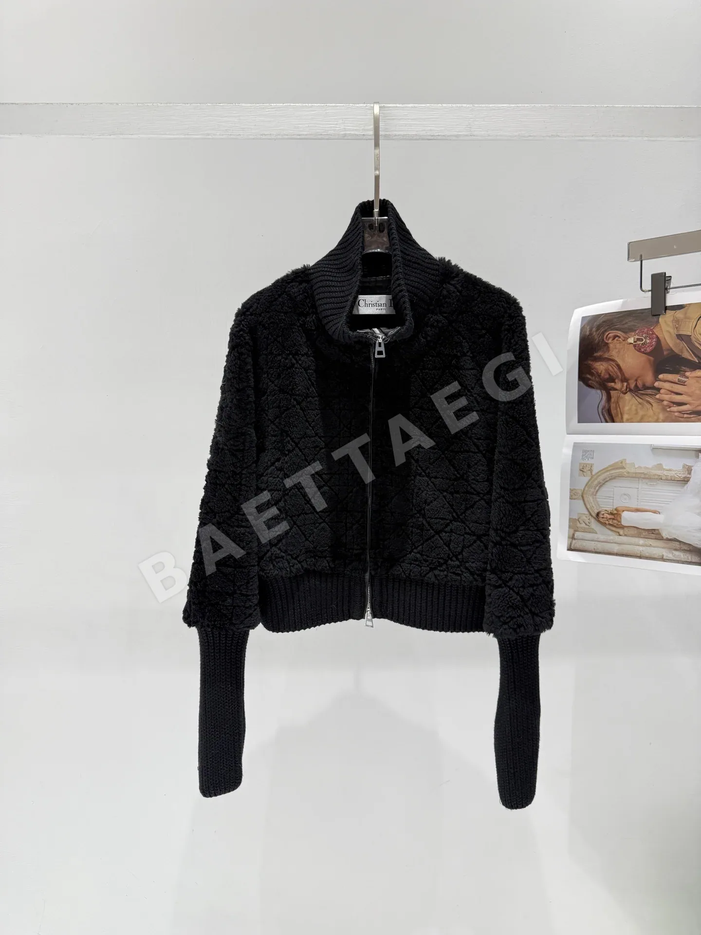 디올 드롭숄더 울 퍼 블렌드 크롭 여성 자켓 상세 이미지 2