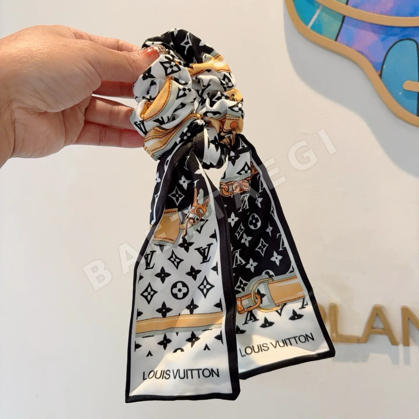 루이비통 LV 로고 리본 포니테일 헤어고무 상세 이미지 2