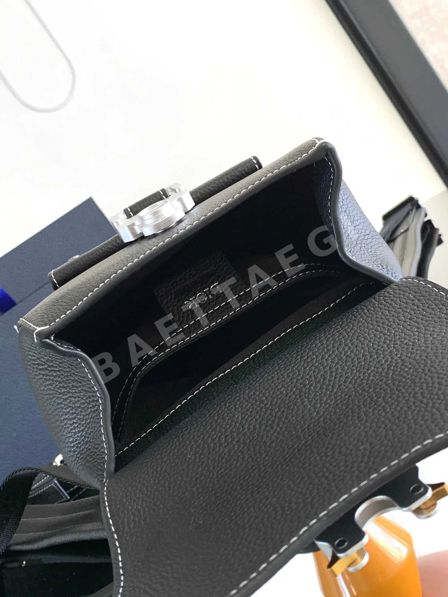 디올 새들형 그레이 카프스킨 크로스바디 가방 상세 이미지 8