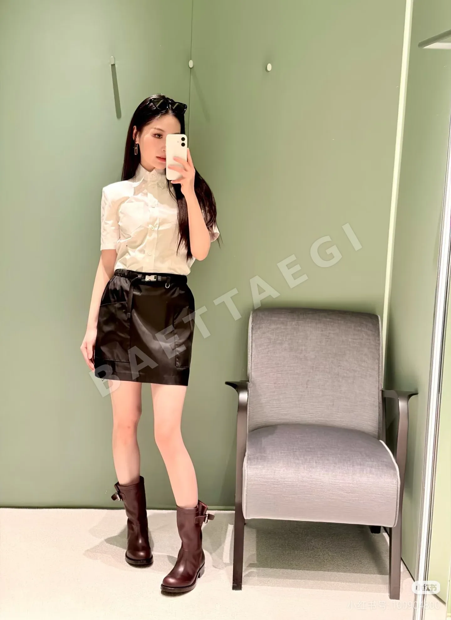 프라다 로고 자수 포켓 코튼 카라 반팔 티셔츠 상세 이미지 4