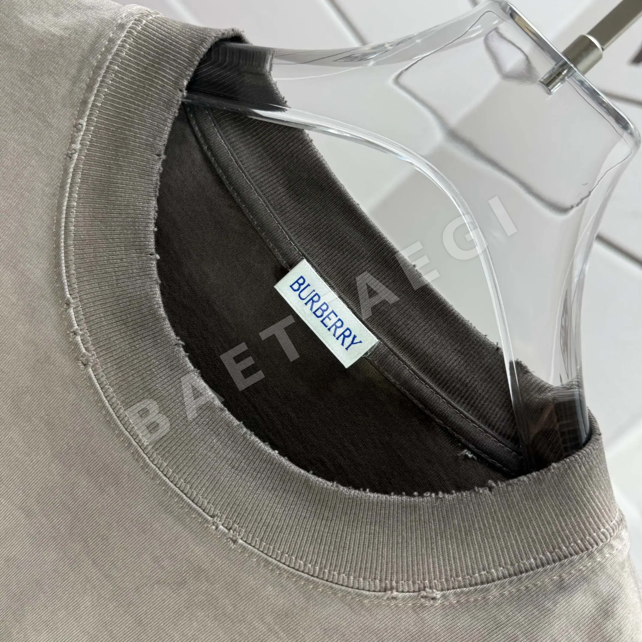 버버리 워시드 크루넥 반팔 티셔츠 유니섹스 상세 이미지 5