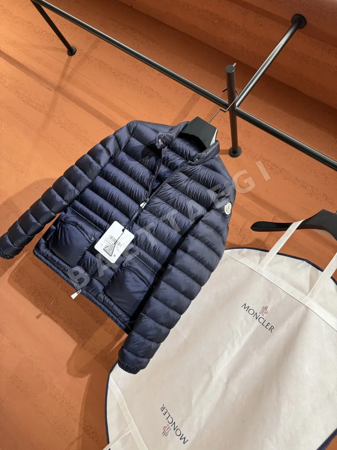 몽클레르 랜스 패커블 쇼트 다운 자켓 상세 이미지 5