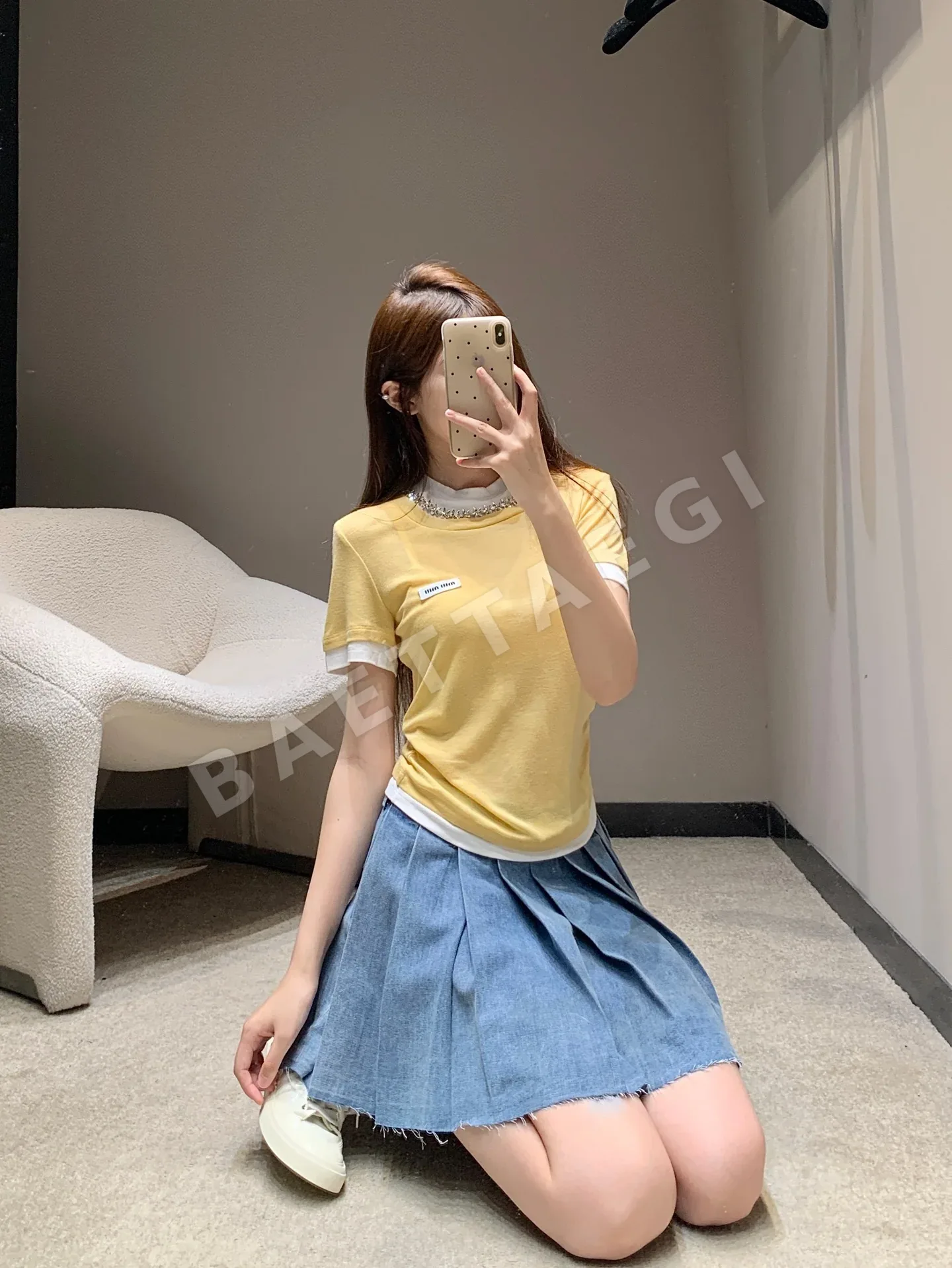 미우미우 라인스톤 넥 페이크 투피스 슬림핏 반팔 티셔츠 상세 이미지 7