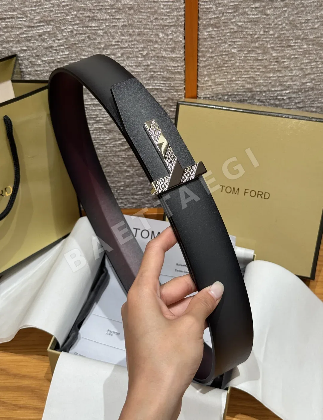 톰포드 T 버클 가죽 벨트 상세 이미지 4