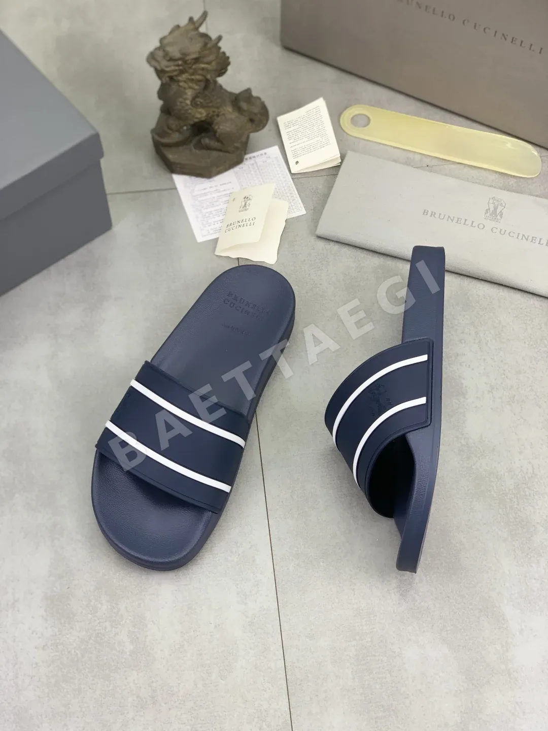 브루넬로쿠치넬리 워시드 스웨이드 가죽 남성 슬리퍼 상세 이미지 3