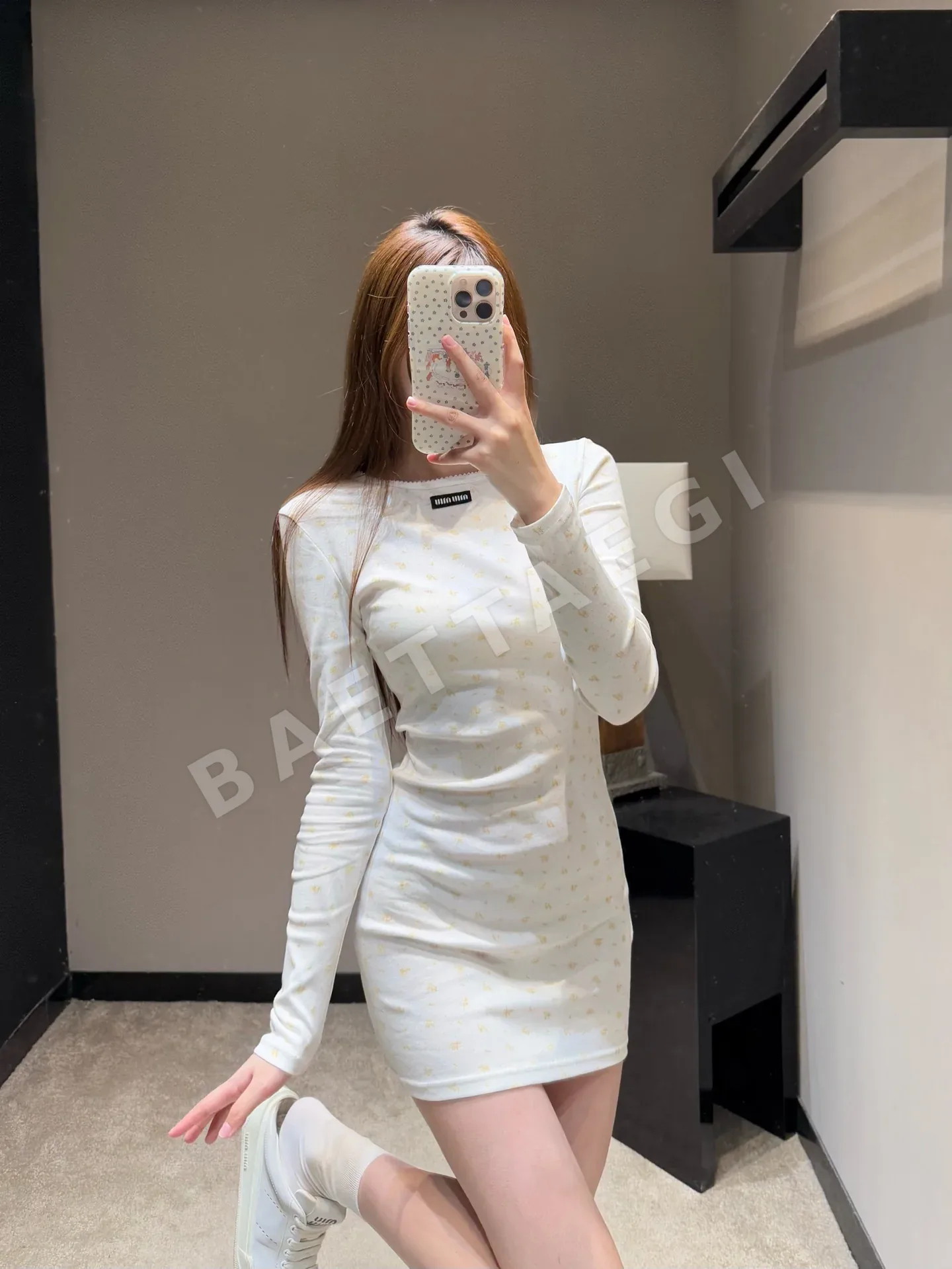 미우미우 레이스 카라 플라워 자수 롱 슬림 티셔츠 원피스 상세 이미지 3