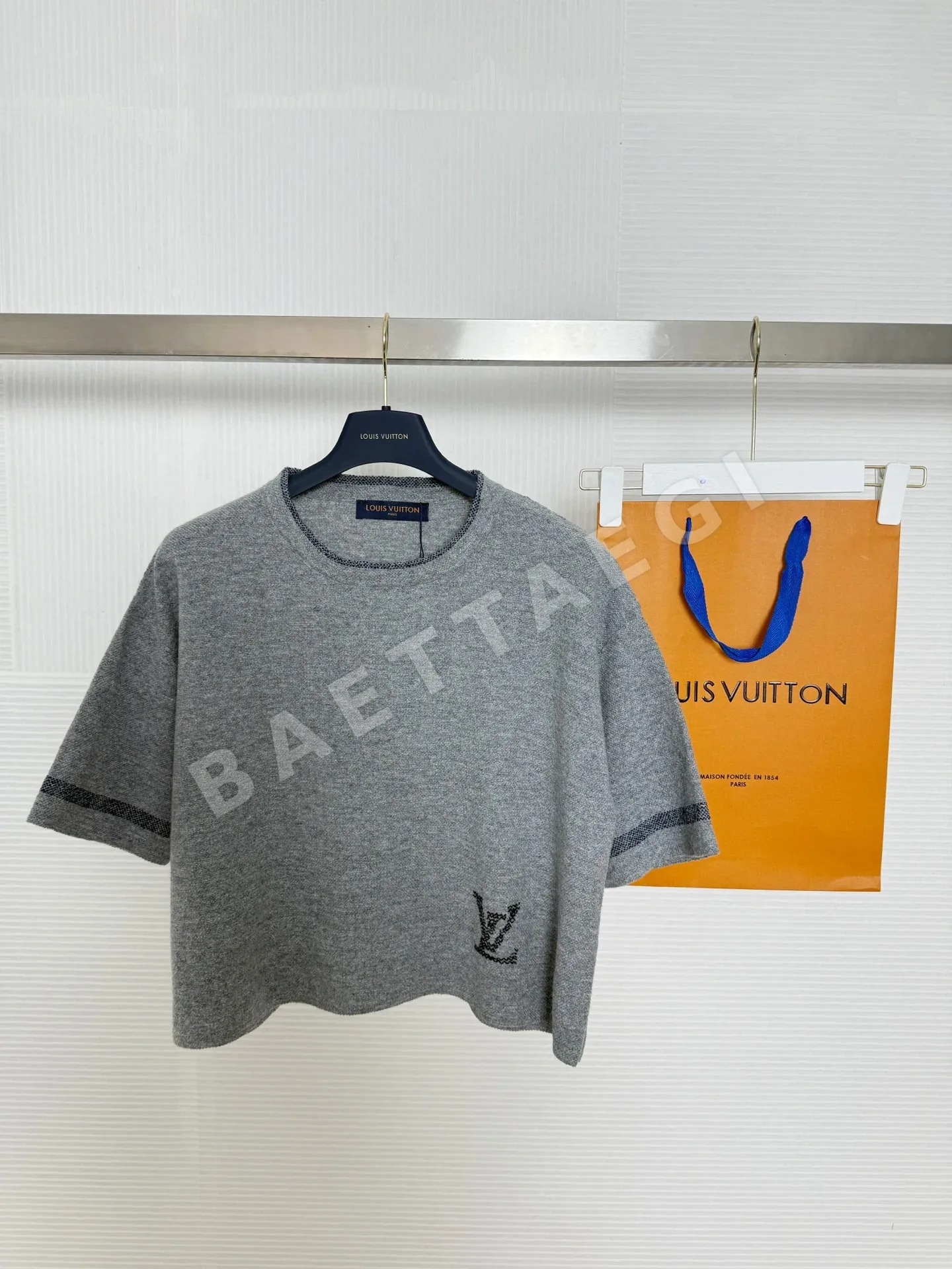 루이비통 레터 슬릿 반팔 티셔츠 212654