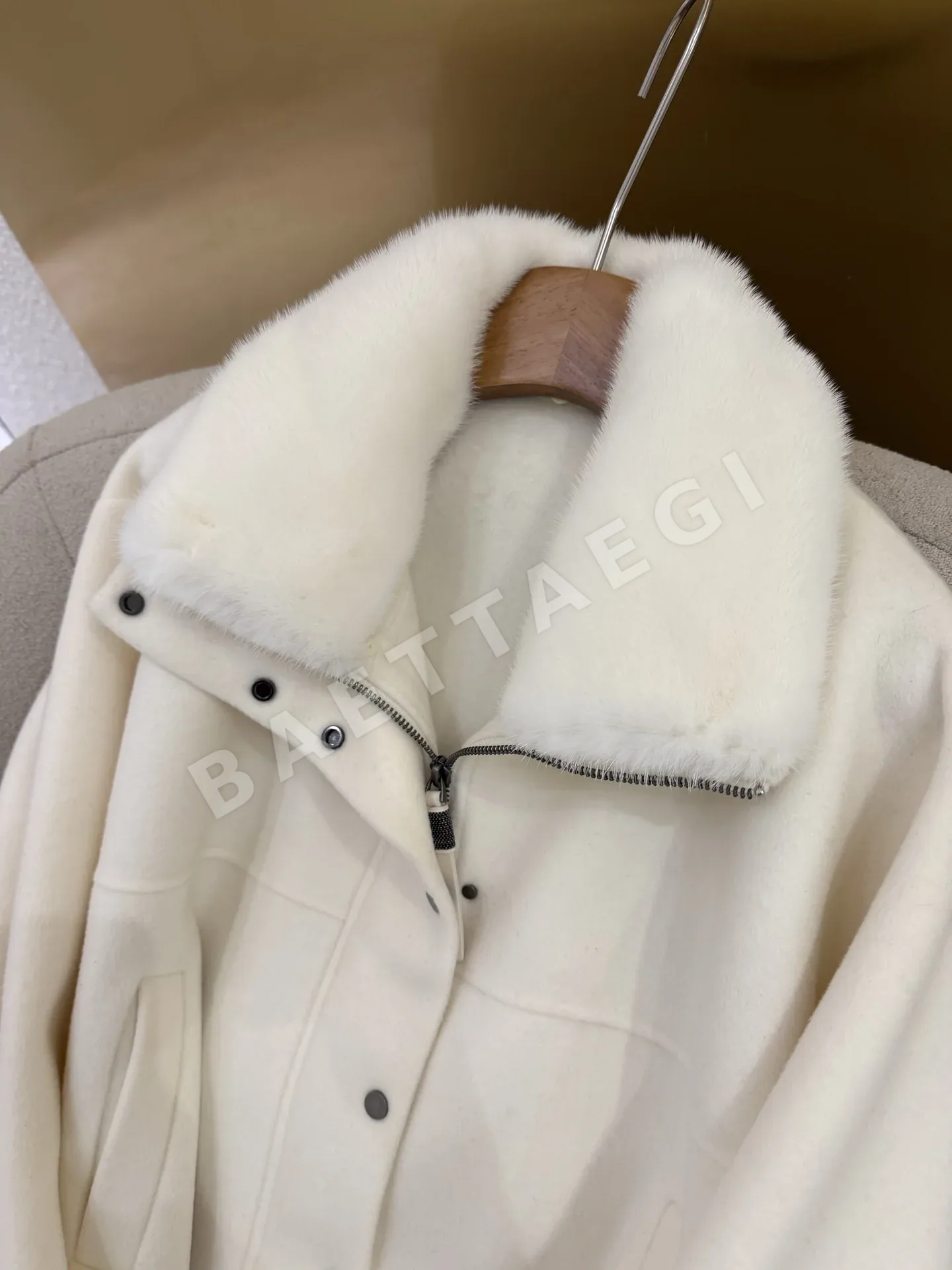 브루넬로쿠치넬리 화이트 여성 자켓 상세 이미지 2