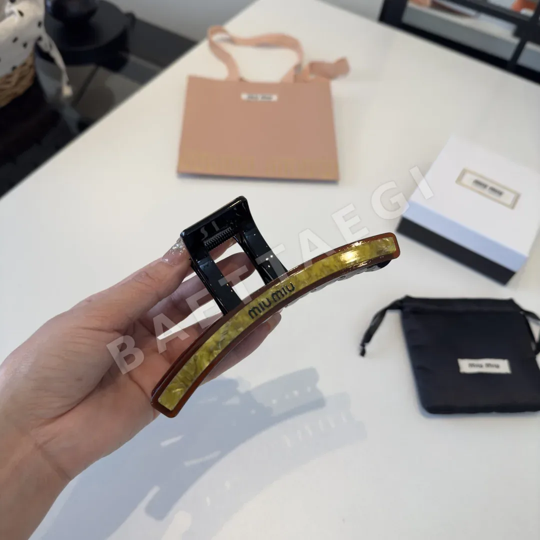 미우미우 크로클립 헤어악세사리 183955