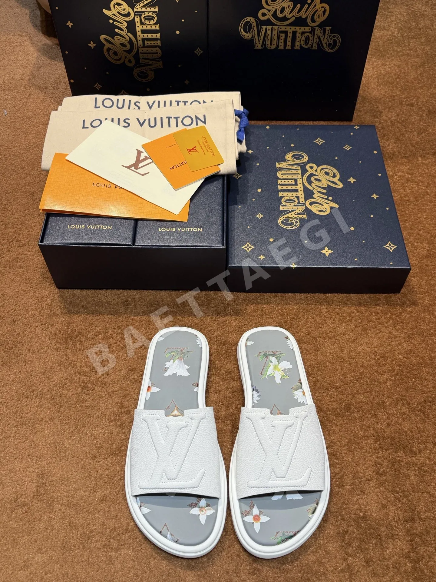 루이비통 모노그램 엠보싱 로고 워터프론트 샌들 105473