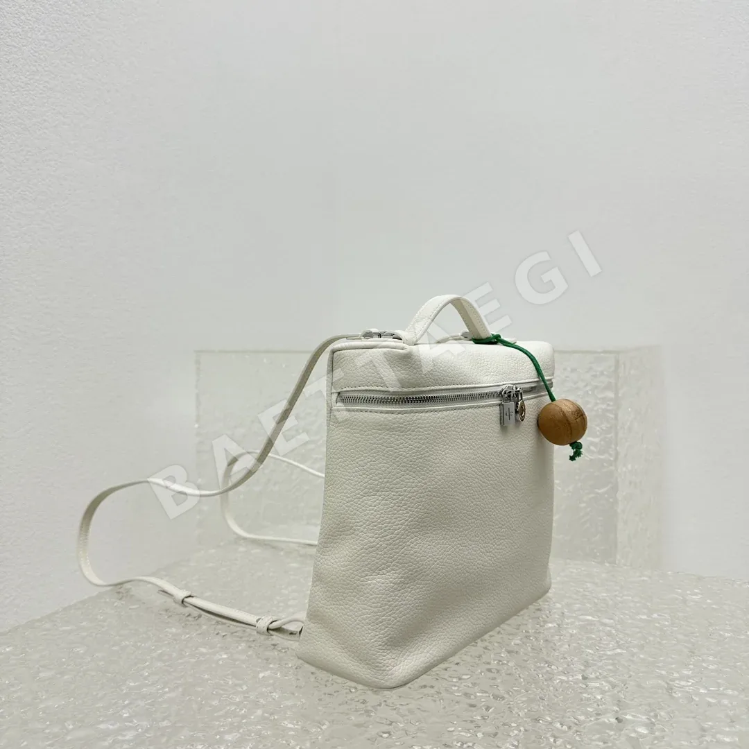 로로피아나 소가죽 백팩 상세 이미지 2