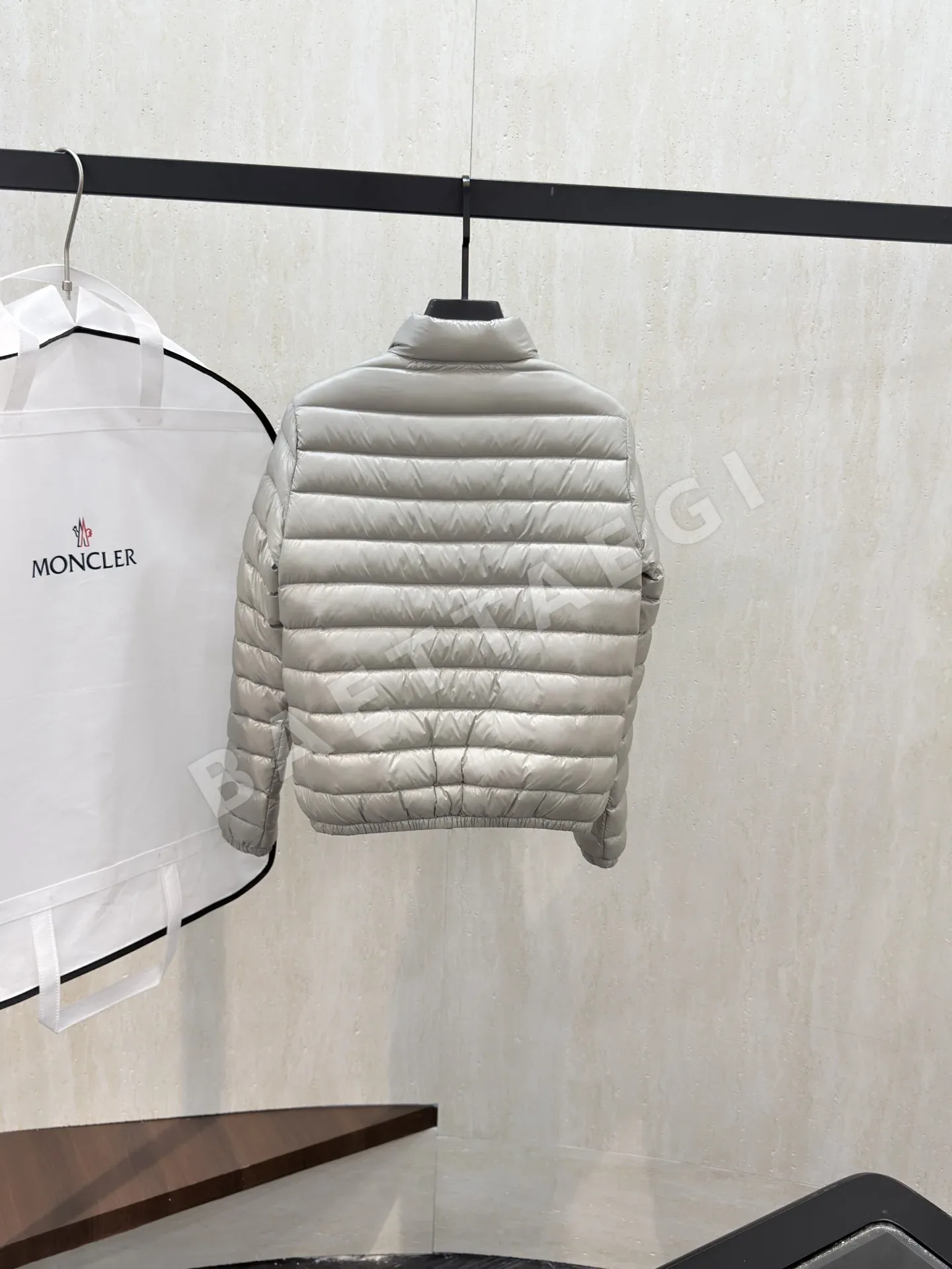 몽클레르 랜스 쇼트 다운 재킷 상세 이미지 8