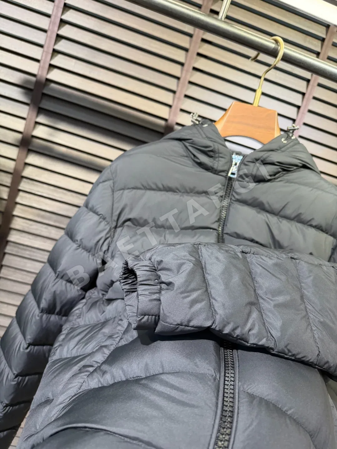 몽클레르 베르메일 후드 쇼트 다운 자켓 M3552 상세 이미지 7