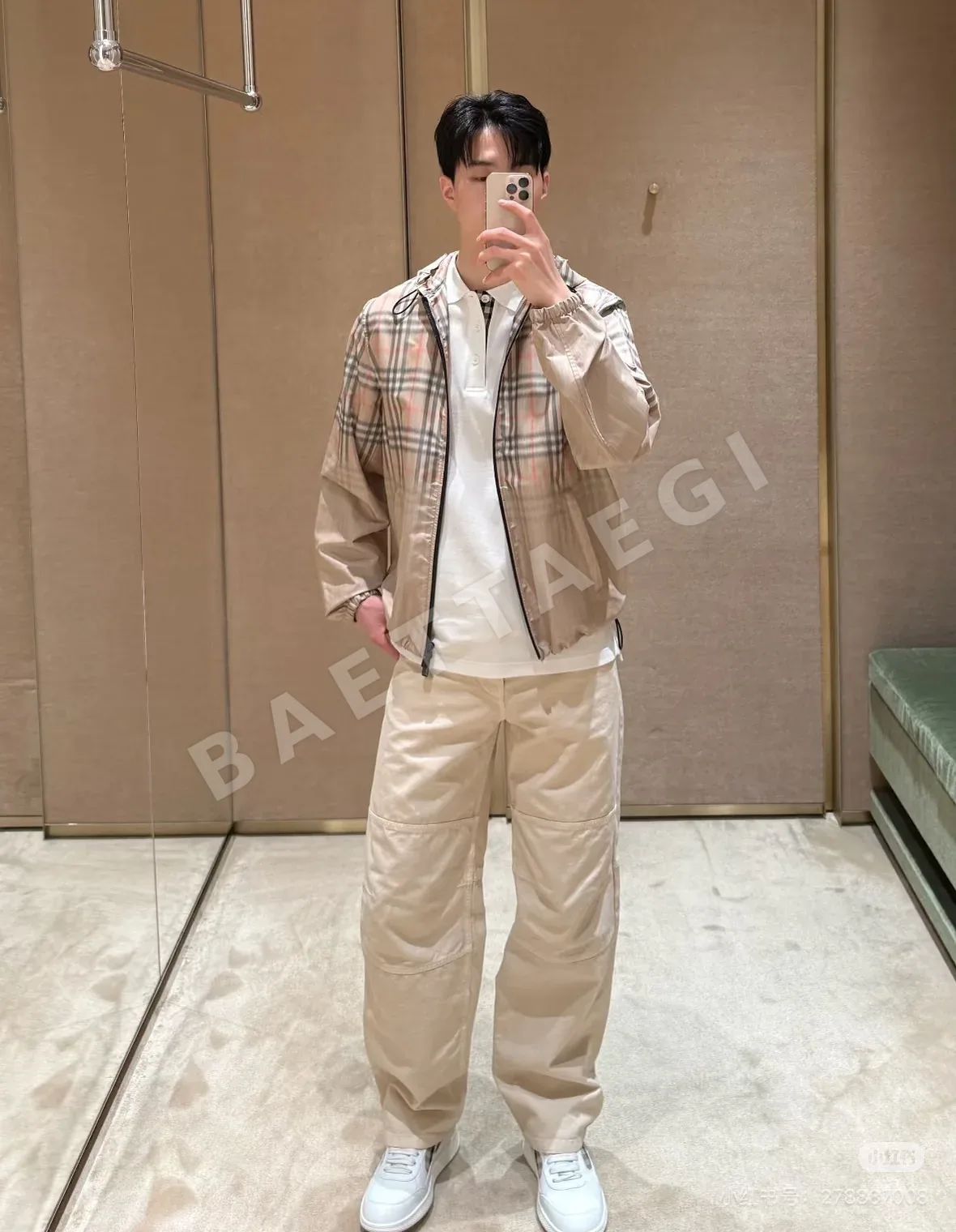버버리 그라데이션 체크 경량 후드 자켓 상세 이미지 6