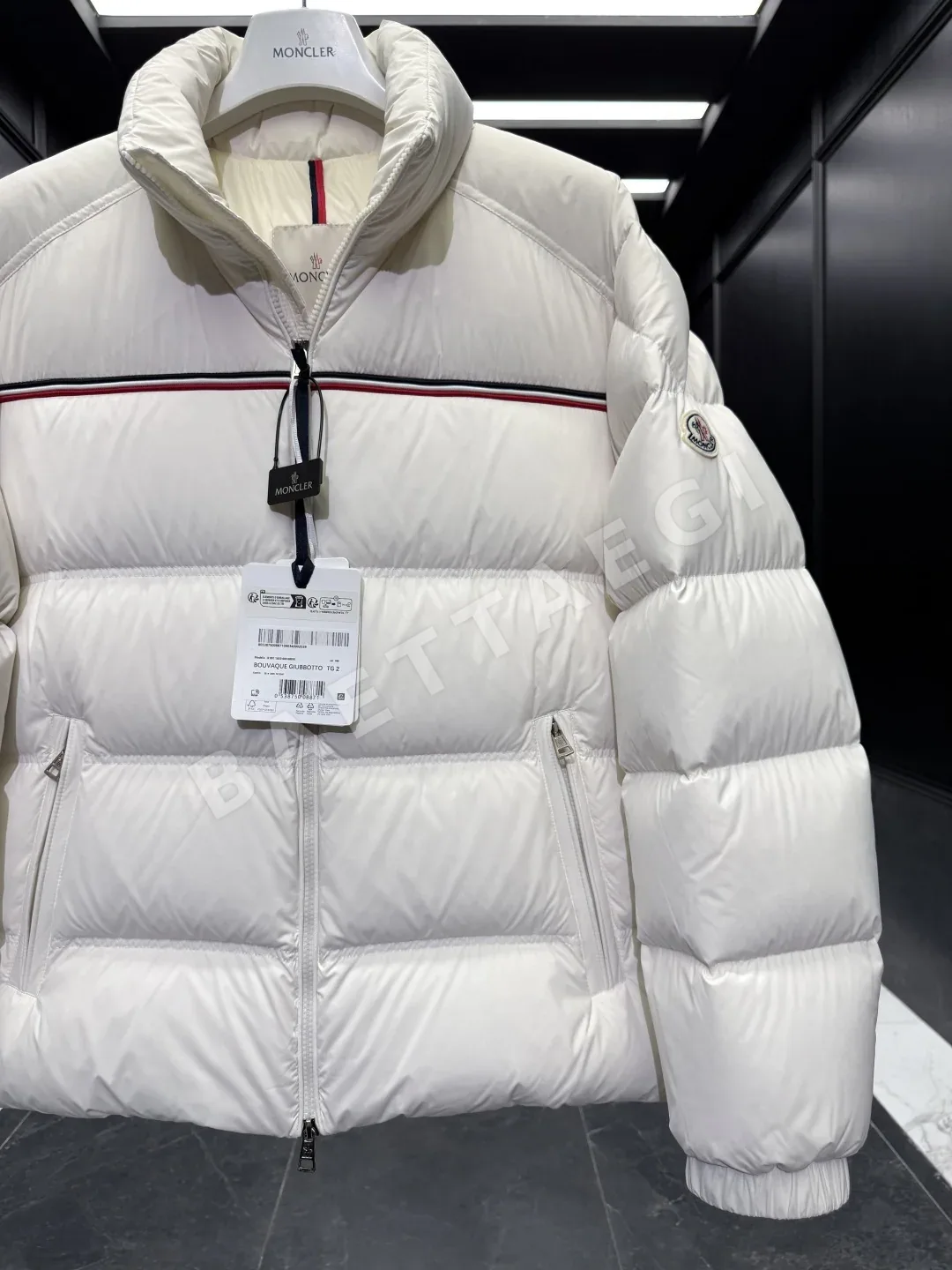 몽클레르 부바크(Moncler Bouvaque) 남성 숏 패딩 재킷 상세 이미지 6