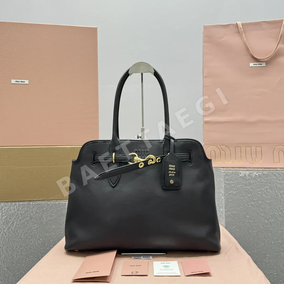 미우미우 나파 가죽 토트백 68494